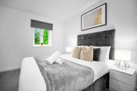 Modern 2 Bedroom Deluxe Apt - Off-Street Parking - Wifi - Netflix - 56C - Ferienwohnung