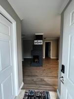 Modern 3 Bedroom Ranch House - B&B