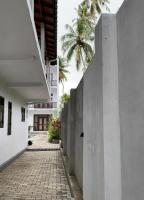 Ocean Crest Apartments - Bed and Breakfast Mihiripenna
