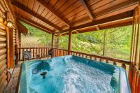 Alpenhaus Cozy Log Cabin - 2 Bedrooms, Hot Tub, amazing location! - B&B
