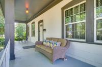 Updated North Greenwood Cottage < 1 Mi to Dtwn! - B&B Greenwood