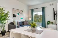 1 Mi to Disney World Modern Orlando Condo! - B&B