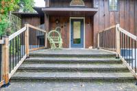 Surrounded By Water, W Hot Tub & Lounges - Bed and Breakfast
