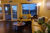 Tranquility 2 bedroom Villa by the lake with green backyard - B&B Staley