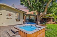 Family Fun Retreat in Wine Country - Epic Game Room - Pool - Spa - Chambres d'hôtes Kenwood