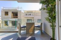 Stylish & Authentic 1BR with Terrace in Sliema by 360 Estates - Chambres d’hôtes Sliema