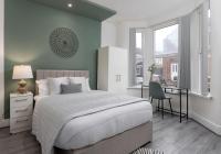 Saxony House - Air Host & Stay - Free Parking - Bed and Breakfast Liverpool