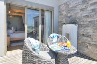Oceans Guest House & Luxurious Apartments - Bed and Breakfast Struisbaai