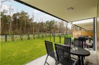Modern Apartment With Private Garden Międzywodzie by Renters Prestige - Chambres d’hôtes