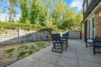 Modern Detached 4-Bedroom 2-Bath Home, Guildford - B&B Stoughton