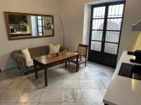 Deluxe One-Bedroom Apartment