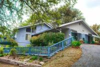 Beautiful Pet-Friendly Spacious Lodge near Yosemite & Lakes 12 Beds 6 BR up to 16 people - Chambres d'hôtes Oakhurst