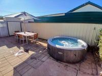 Cozy home with hot tub & fruit garden - Ferienwohnung