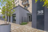 Modern Ružinov Apartment - Free Parking, D1 Access - Ferienwohnung Bratislava
