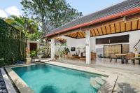 Jaya Villa by Kozystay - Canggu - Bed and Breakfast Canggu