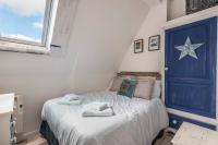 Time and Tide - Central Ramsgate - two bedroom seaside escape - stone's throw from beach - Bed and Breakfast Kent