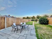 Modern 3 Bedroom Home - Free Driveway Parking - 6 Guests - Upstairs Bathroom and Downstairs WC - Chambres d'hôtes Armthorpe