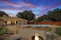 Relaxing Texas Retreat 4BR w Pool & Dream Kitchen - B&B
