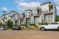 Modern Townhouse near Vandy and Parthenon - Ferienwohnung