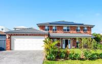 Cheerful 4-bedroom family retreat in Caves Beach - B&B