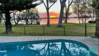 Lake Sabai - Waterfront and private pool - B&B