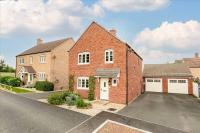 Detached 4 Bed-UltraFast Wifi Garden Free Parking - B&B Milton Keynes