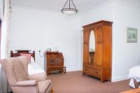 Dreibettzimmer mit Dusche