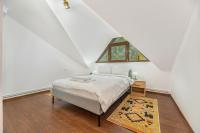 Three-Bedroom Apartment with Mountain View