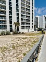 BEACHFRONT - Huge, 3BDR-2BA condo Sleeps 10 people, Great for Groups - B&B Destin