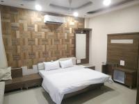 Satyabhama HomeStay-Ruby- Luxury one RK appartment - B&B Indore