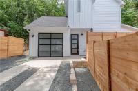 Upstay - Eastside Home w Patio BBQ - Mins to DT - B&B