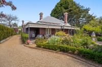 Coolangatta House and Studio - Bed and Breakfast