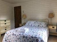 Captain's Quarters - Bed and Breakfast Avon