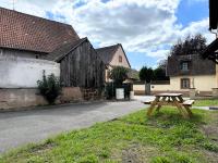 Convenient Stay with Private Parking, Smart TV & Bike Trails Nearby - B&B