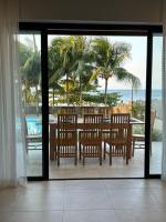 3 BR Beachfront & Self-Catering Apartment - Pointe aux Biches - Chambres d'hôtes Trou aux Biches