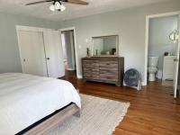 Rustic Retreat Less Than 5 miles to Downtown Knox - Ferienwohnung