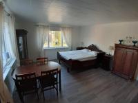 Habitación Triple Básica con baño compartido