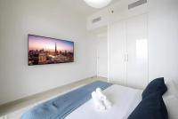 Four-Bedroom Apartment with Balcony