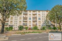 Jolie T3 50m² (+-), balcon, parking, commodités - B&B