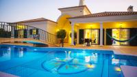 Exceptional Villa with Pool, Tennis Court, Games Room - B&B