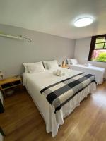 Vierbettzimmer mit eigenem Bad
