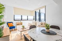 Bright & Breezy Lakeview Retreat in Shellharbour - B&B Shellharbour