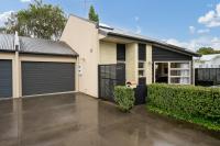 Sunny, quiet, 2-bedroom unit in fabulous location! - B&B