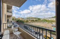 Modern Apartment with Sofabed & Balcony in Gzira by 360 Estates - B&B
