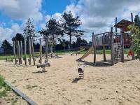 Cottage pour 6 personnes avec piscine couverte et chauffée à 300 m de la mer avec Wi-Fi et climatisé , 3 chambres - B&B Jullouville