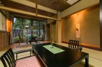 Habitación de estilo japonés con ducha