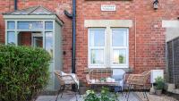 Lucknow Cottage - Bed and Breakfast