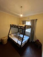 Basic Dreibettzimmer mit Gemeinschaftsbad