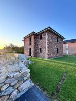 Haus Viking mit 2 Ferienwohnungen Bjorn 4 Pers und Floki 6 Pers mit Düne und Garten - B&B Büsum