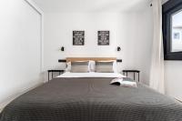 CT 326 - Faro's Fuengirola City Center - Close to Beach & Amenities - Chambres d'hôtes Fuengirola